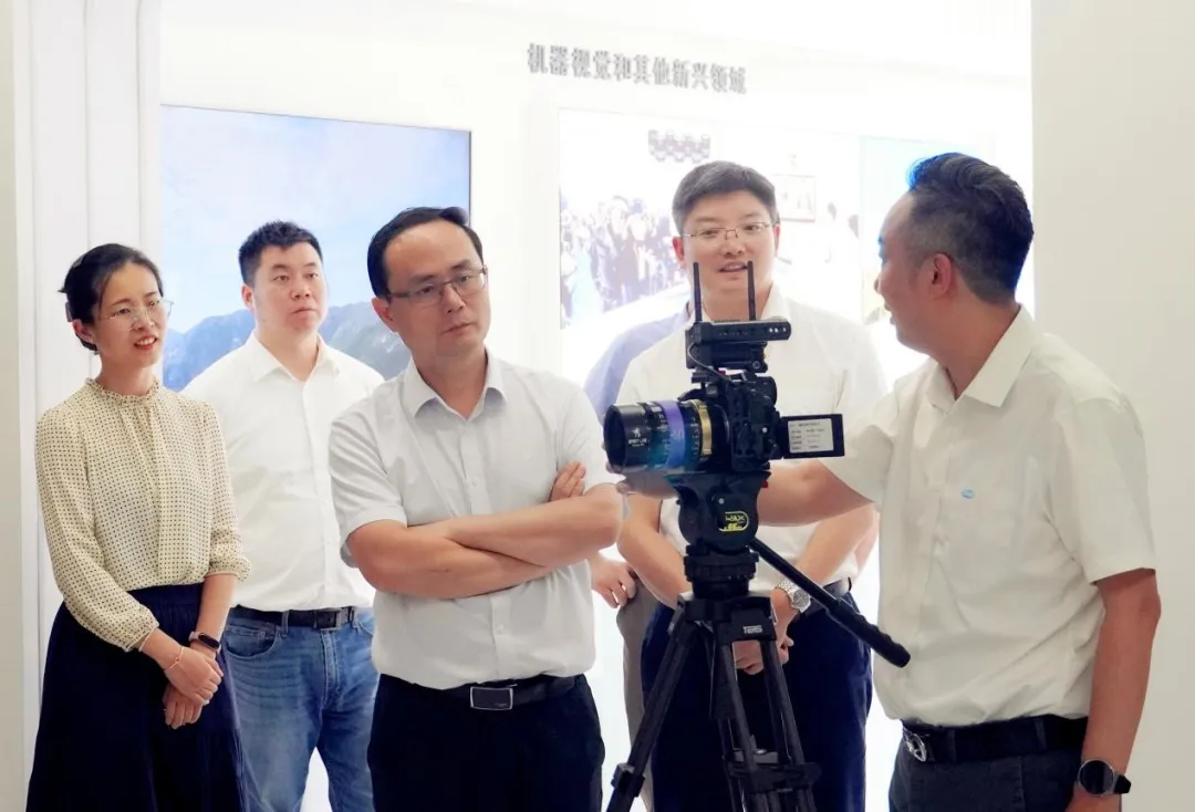 工信部火炬中心副主任何年初一行調(diào)研中潤(rùn)光學(xué)
